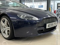 USED 2009 09 ASTON MARTIN VANTAGE 4.7 V8 ROADSTER 2d 420 BHP AMAZING DEALER HISTORY - BLUE & BEIGE CONTRAST INTERIOR!