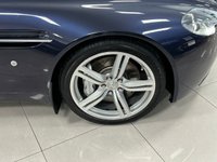 USED 2009 09 ASTON MARTIN VANTAGE 4.7 V8 ROADSTER 2d 420 BHP AMAZING DEALER HISTORY - BLUE & BEIGE CONTRAST INTERIOR!