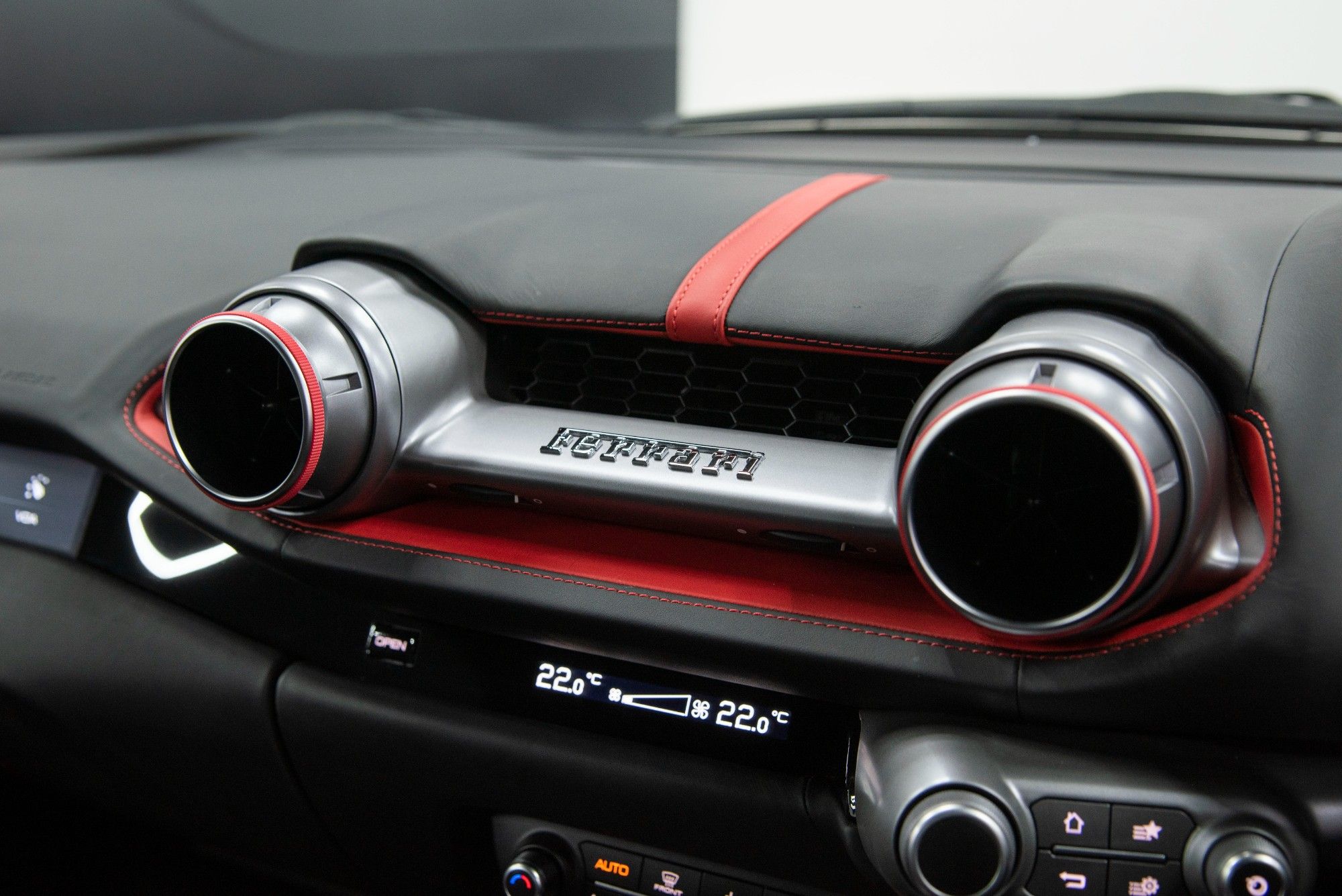 USED 2018 67 FERRARI 812 SUPERFAST 6.5 BCE 