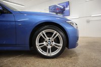 USED 2015 15 BMW 3 SERIES 2.0 320I XDRIVE M SPORT 4d 181 BHP IN STUNNING ESTORIL BLUE WITH DIGITAL BMW SERVICE RECORD AND FITTED WITH GREAT FACTORY OPTIONS