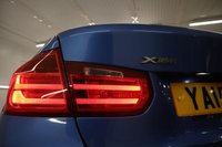 USED 2015 15 BMW 3 SERIES 2.0 320I XDRIVE M SPORT 4d 181 BHP IN STUNNING ESTORIL BLUE WITH DIGITAL BMW SERVICE RECORD AND FITTED WITH GREAT FACTORY OPTIONS