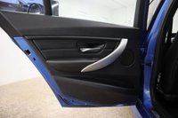 USED 2015 15 BMW 3 SERIES 2.0 320I XDRIVE M SPORT 4d 181 BHP IN STUNNING ESTORIL BLUE WITH DIGITAL BMW SERVICE RECORD AND FITTED WITH GREAT FACTORY OPTIONS