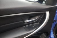 USED 2015 15 BMW 3 SERIES 2.0 320I XDRIVE M SPORT 4d 181 BHP IN STUNNING ESTORIL BLUE WITH DIGITAL BMW SERVICE RECORD AND FITTED WITH GREAT FACTORY OPTIONS