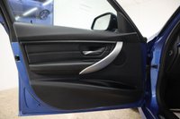 USED 2015 15 BMW 3 SERIES 2.0 320I XDRIVE M SPORT 4d 181 BHP IN STUNNING ESTORIL BLUE WITH DIGITAL BMW SERVICE RECORD AND FITTED WITH GREAT FACTORY OPTIONS