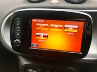 USED 2017 17 SMART FORTWO 0.9 PRIME PREMIUM T 2d AUTO 90 BHP APPLE PLAY//REAR PARK SENSORS // MERC UK + 1 LADY OWNER//PANORAMIC GLASS ROOF WITH BLIND//BLACK LEATHER//AIRCON//BLUETOOTH//DAB AUTO 90 BHP  //REAR PARK SENSORS // MERC UK + 1 LADY OWNER//PANORAMIC GLASS ROOF WITH BLIND//BLACK LEATHER//AIRCON//BLUETOOTH//DAB