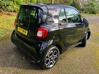 USED 2017 17 SMART FORTWO 0.9 PRIME PREMIUM T 2d AUTO 90 BHP APPLE PLAY//REAR PARK SENSORS // MERC UK + 1 LADY OWNER//PANORAMIC GLASS ROOF WITH BLIND//BLACK LEATHER//AIRCON//BLUETOOTH//DAB AUTO 90 BHP  //REAR PARK SENSORS // MERC UK + 1 LADY OWNER//PANORAMIC GLASS ROOF WITH BLIND//BLACK LEATHER//AIRCON//BLUETOOTH//DAB