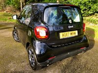 USED 2017 17 SMART FORTWO 0.9 PRIME PREMIUM T 2d AUTO 90 BHP APPLE PLAY//REAR PARK SENSORS // MERC UK + 1 LADY OWNER//PANORAMIC GLASS ROOF WITH BLIND//BLACK LEATHER//AIRCON//BLUETOOTH//DAB AUTO 90 BHP  //REAR PARK SENSORS // MERC UK + 1 LADY OWNER//PANORAMIC GLASS ROOF WITH BLIND//BLACK LEATHER//AIRCON//BLUETOOTH//DAB