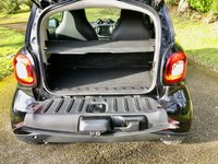 USED 2017 17 SMART FORTWO 0.9 PRIME PREMIUM T 2d AUTO 90 BHP APPLE PLAY//REAR PARK SENSORS // MERC UK + 1 LADY OWNER//PANORAMIC GLASS ROOF WITH BLIND//BLACK LEATHER//AIRCON//BLUETOOTH//DAB AUTO 90 BHP  //REAR PARK SENSORS // MERC UK + 1 LADY OWNER//PANORAMIC GLASS ROOF WITH BLIND//BLACK LEATHER//AIRCON//BLUETOOTH//DAB