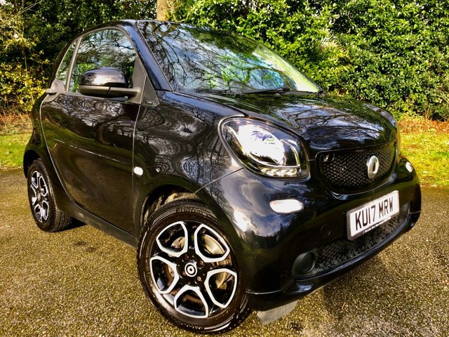 2017 17 Smart Fortwo 0.9 PRIME PREMIUM T 2d AUTO 90 BHP APPLE PLAY//REAR PARK SENSORS // MERC UK + 1 LADY OWNER//PANORAMIC GLASS ROOF WITH BLIND//BLACK LEATHER//AIRCON//BLUETOOTH//DAB