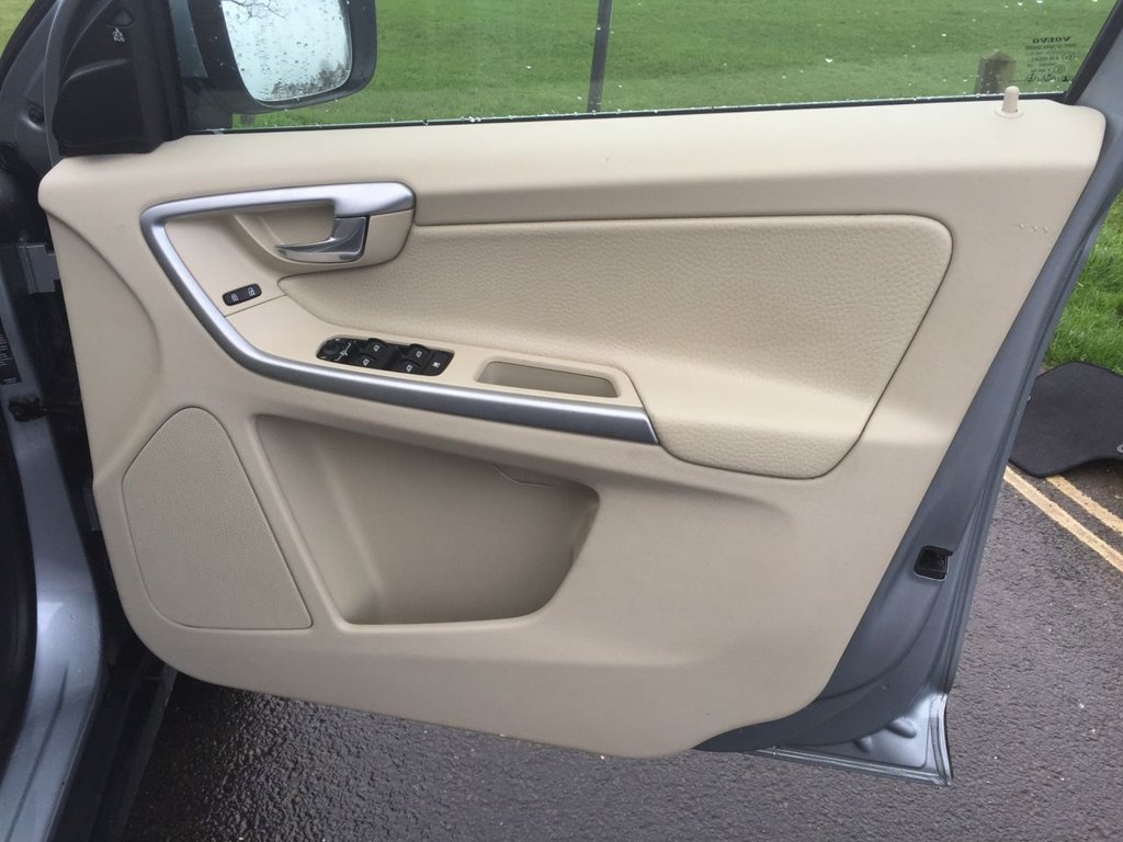 USED 2009 09 VOLVO XC60 2.4 D5 SE LUX PREMIUM AWD 5d 205 BHP DRIVERS SUPPORT PACK / WINTER PACK