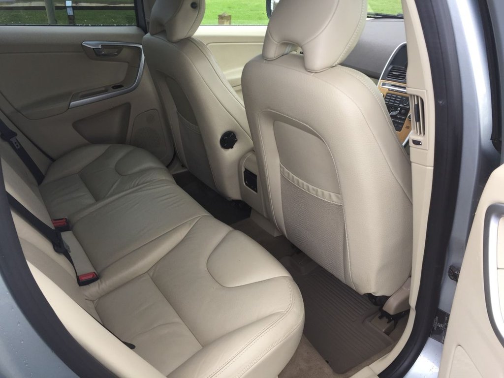 USED 2009 09 VOLVO XC60 2.4 D5 SE LUX PREMIUM AWD 5d 205 BHP DRIVERS SUPPORT PACK / WINTER PACK