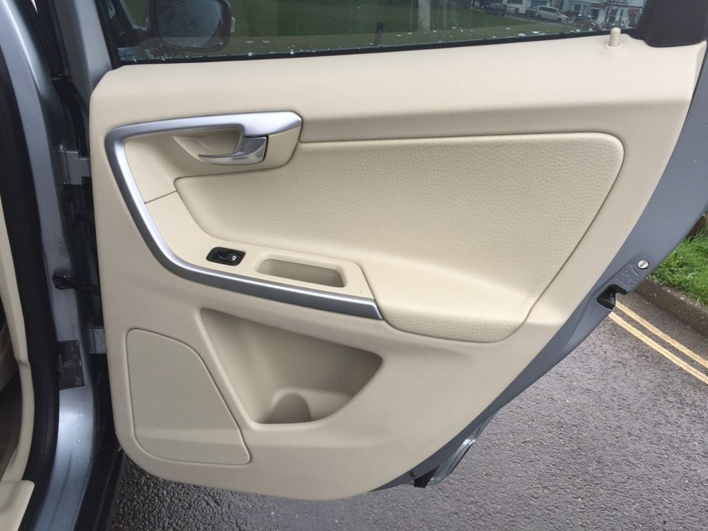 USED 2009 09 VOLVO XC60 2.4 D5 SE LUX PREMIUM AWD 5d 205 BHP DRIVERS SUPPORT PACK / WINTER PACK