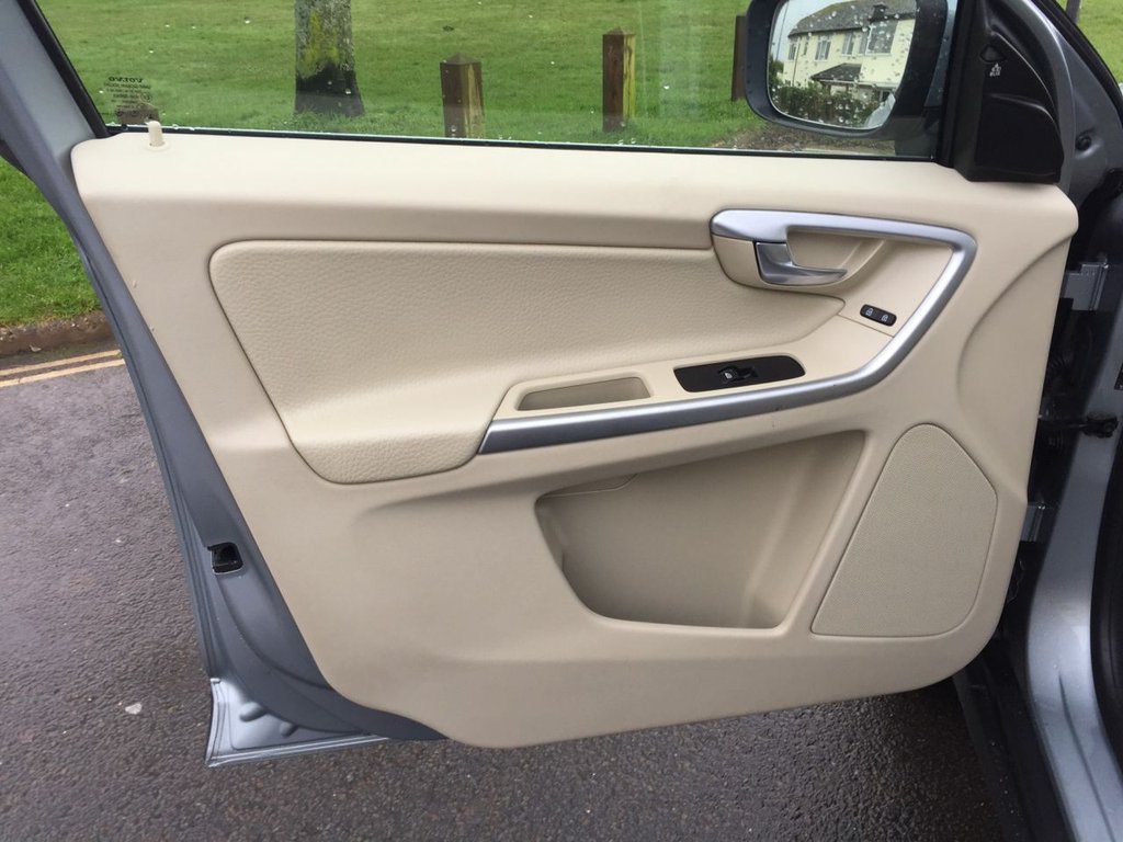 USED 2009 09 VOLVO XC60 2.4 D5 SE LUX PREMIUM AWD 5d 205 BHP DRIVERS SUPPORT PACK / WINTER PACK