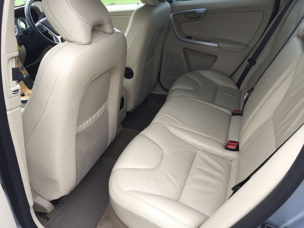 USED 2009 09 VOLVO XC60 2.4 D5 SE LUX PREMIUM AWD 5d 205 BHP DRIVERS SUPPORT PACK / WINTER PACK