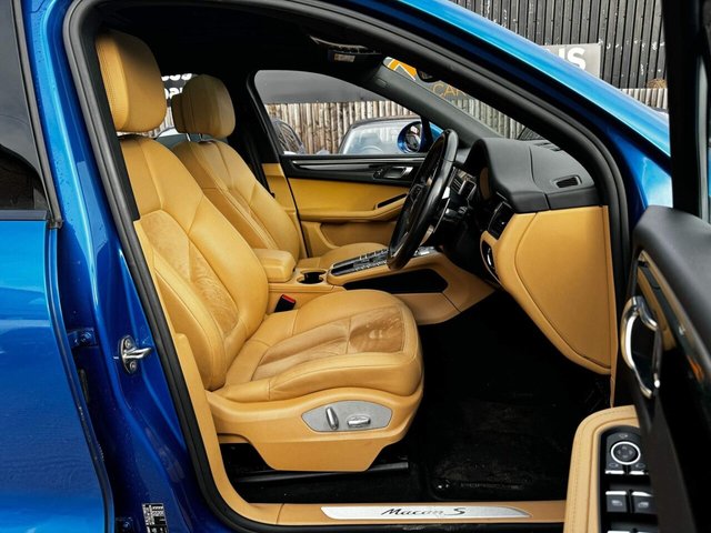 2016 PORSCHE MACAN 3.0L D S PDK 5d 258 BHP - Photo 4