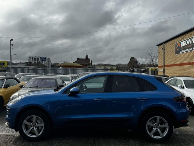 2016 PORSCHE MACAN 3.0L D S PDK 5d 258 BHP - Photo 11