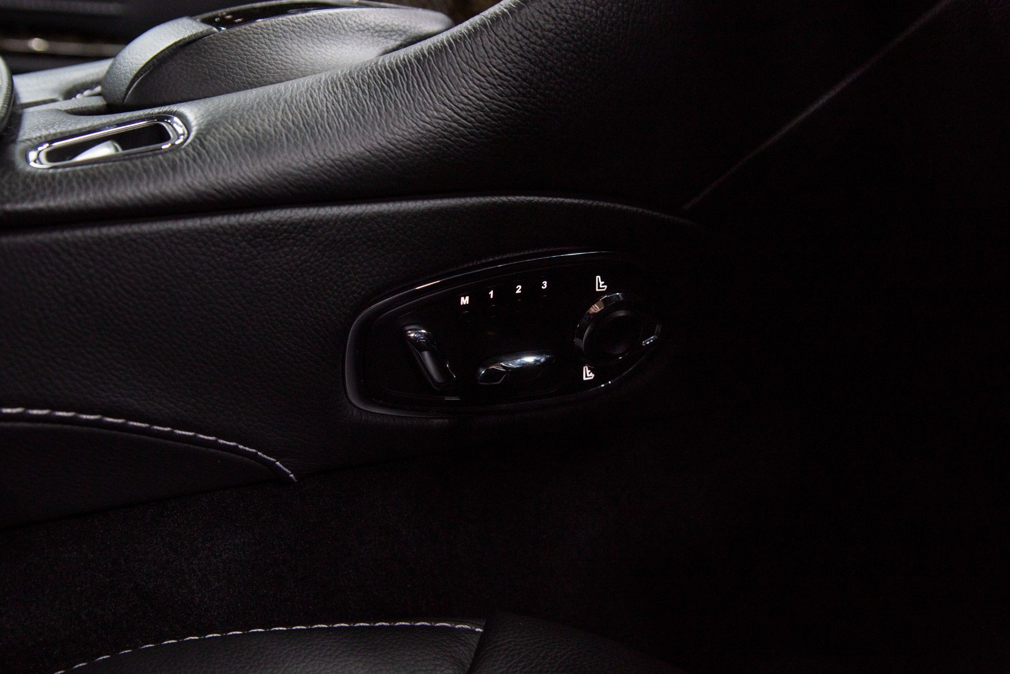 USED 2016 D ASTON MARTIN DB11 5.2 V12 