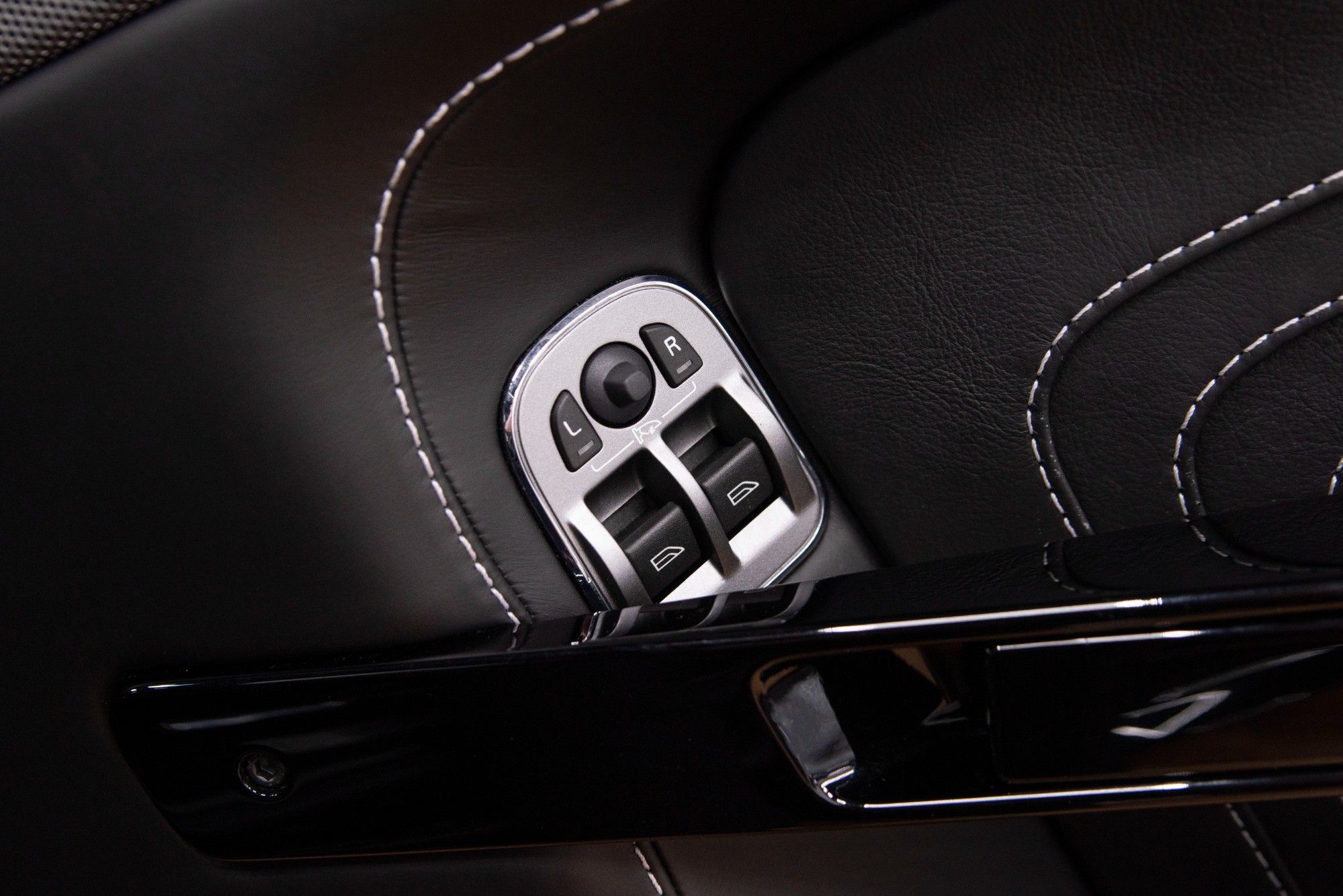 USED 2012 12 ASTON MARTIN VANTAGE 4.7 S V8 