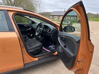 USED 2013 VOLVO V40 D2 CROSS COUNTRY SE Sensors, DAB, Great Condition