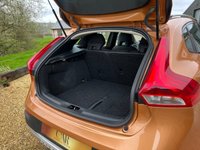 USED 2013 VOLVO V40 D2 CROSS COUNTRY SE Sensors, DAB, Great Condition