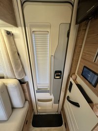 USED 2022 72 PILOTE G740 EVIDENCE 2.2  9 SPEED AUTO WITH ISLAND BED