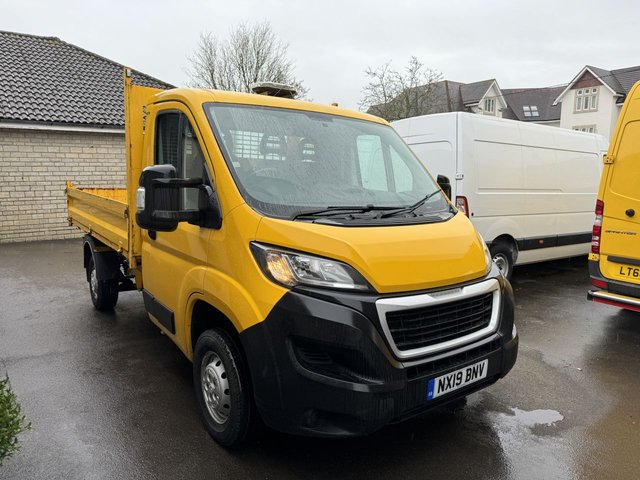 View our Peugeot Boxer 2.0 BLUE HDI 335 L2 C/C 130 BHP Tipper Euro 6 Clean air zone compliant