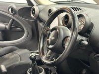 USED 2012 62 MINI COUNTRYMAN 2.0 COOPER SD 5d 141 BHP Striking Light White, Charcoal Sports Seats, 17" Alloy Sports Alloy Wheels