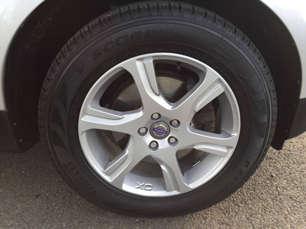 USED 2012 12 VOLVO XC60 2.4 D5 SE LUX AWD 5d 212 BHP SAT NAV DAB HEATED SEATS