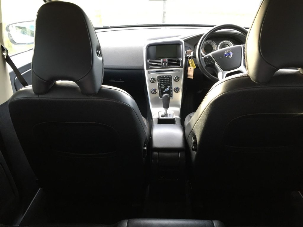 USED 2012 12 VOLVO XC60 2.4 D5 SE LUX AWD 5d 212 BHP SAT NAV DAB HEATED SEATS