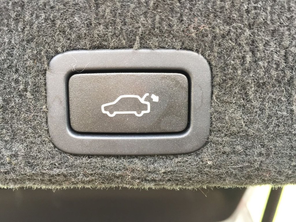 USED 2012 12 VOLVO XC60 2.4 D5 SE LUX AWD 5d 212 BHP SAT NAV DAB HEATED SEATS