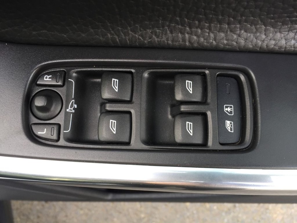 USED 2012 12 VOLVO XC60 2.4 D5 SE LUX AWD 5d 212 BHP SAT NAV DAB HEATED SEATS