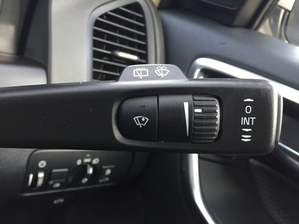 USED 2012 12 VOLVO XC60 2.4 D5 SE LUX AWD 5d 212 BHP SAT NAV DAB HEATED SEATS