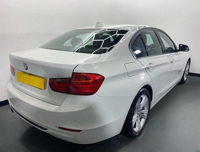 2013 BMW 3 SERIES - Photo 2