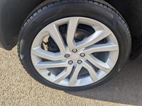 USED 2017 67 LAND ROVER DISCOVERY SPORT 2.0 SD4 HSE LUXURY 5d 238 BHP AN ABSOLUTELY STUNNING EXAMPLE FINISHED IN CORRIS GREY METALLIC PAINT+LOADED WITH EXTRAS+ONLY 2 FORMER KEEPERS+DIESEL+AUTOMATIC+7 SEATER+FULL LEATHER INTERIOR+PRIVACY GLASS+ELECTRICALLY DEPLOYABLE TOWBAR+ALL TERRAIN PROGRESS CONTROL+FULL PANORAMIC GLASS ROOF+SATELLITE NAVIGATION+PARK ASSIST+CLIMATE CONTROL+20 INCH ALLOY WHEELS+COST NEW &pound;50435 MAKING THIS USED VEHICLE EXCEPTIONAL VALUE AT OUR LOW PRICE+READY TO DRIVE AWAY TODAY+CONTACT OUR SALES TEAM TODAY FOR MORE INFORMATION!!!!!!!!!!!!!!!!!!!!