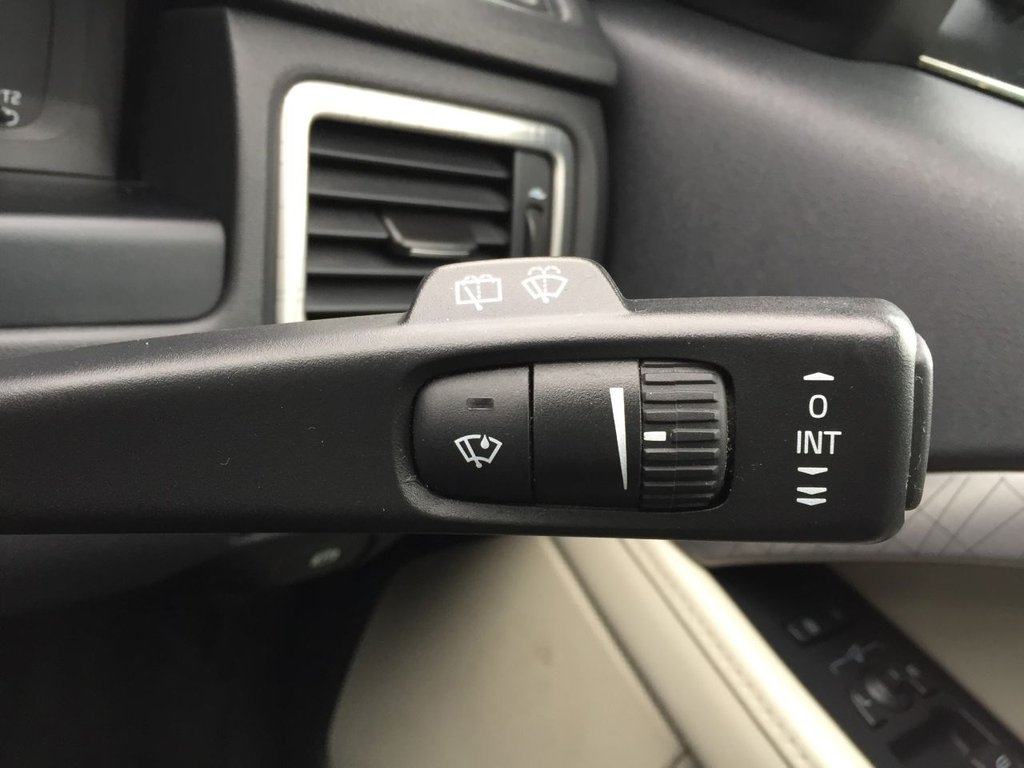USED 2012 61 VOLVO XC70 ESTATE XC70 D5 SELUX AWD AUTO 