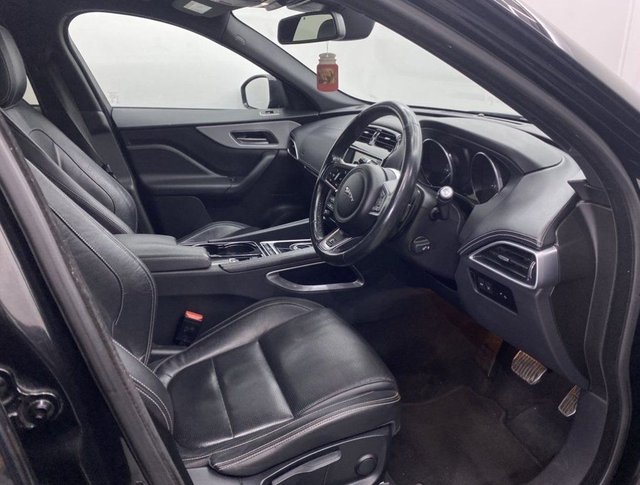 2016 JAGUAR F-PACE - Photo 11