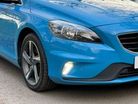 USED 2013 63 VOLVO V40 2.0 D3 R-DESIGN NAV 5d 148 BHP 