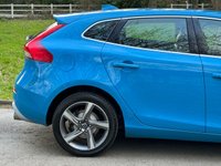 USED 2013 63 VOLVO V40 2.0 D3 R-DESIGN NAV 5d 148 BHP 