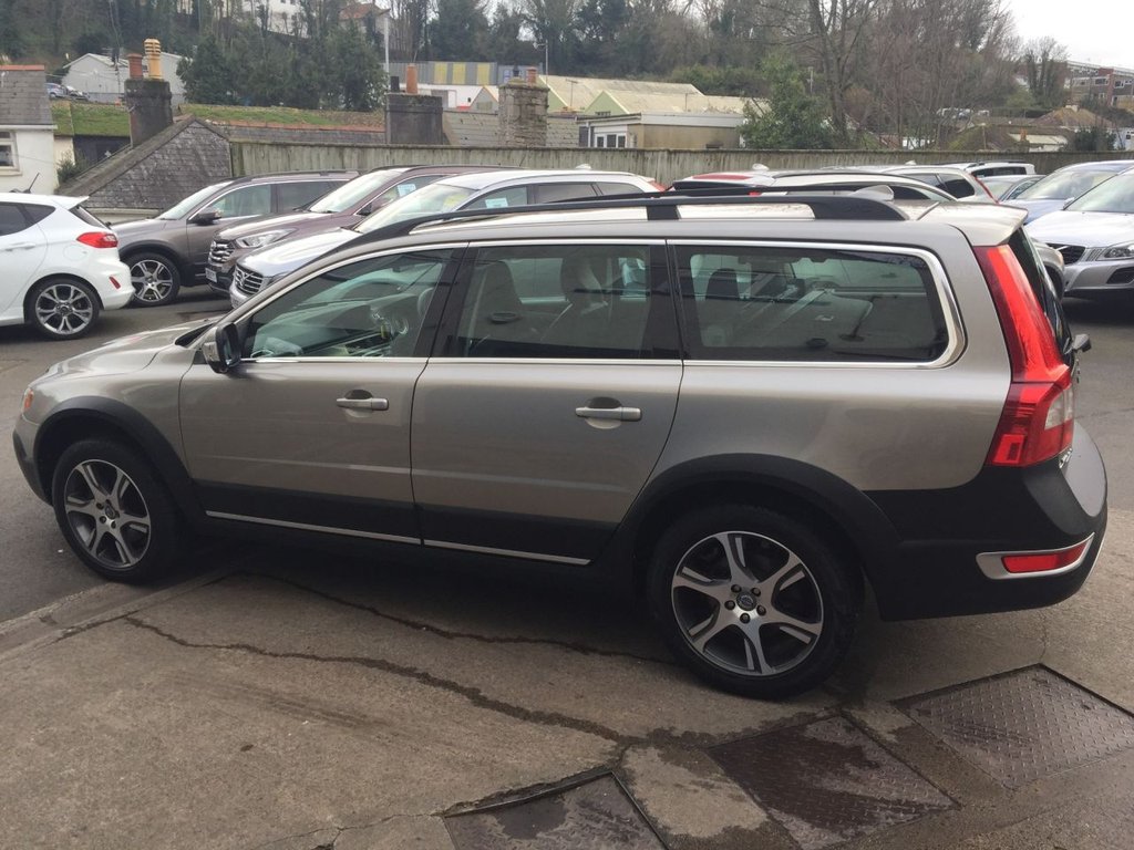 USED 2013 62 VOLVO XC70 2.4 D5 SE LUX AWD 5d 212 BHP DRIVERS SUPPORT PACK / FAMILY PACK