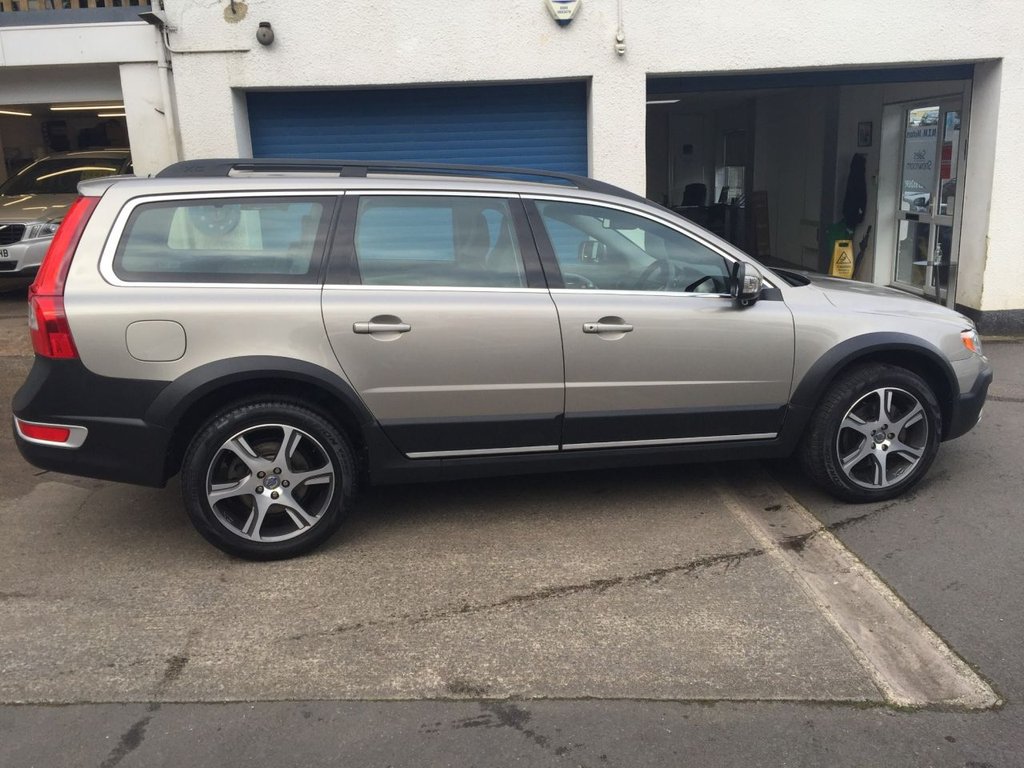 USED 2013 62 VOLVO XC70 2.4 D5 SE LUX AWD 5d 212 BHP DRIVERS SUPPORT PACK / FAMILY PACK