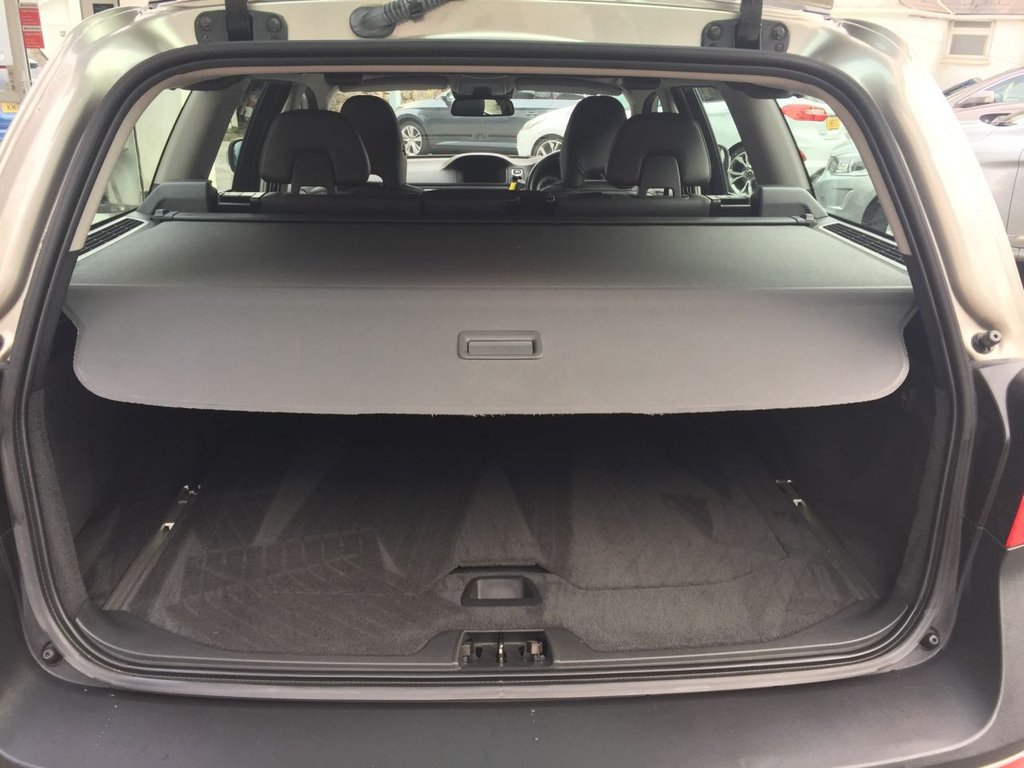 USED 2013 62 VOLVO XC70 2.4 D5 SE LUX AWD 5d 212 BHP DRIVERS SUPPORT PACK / FAMILY PACK