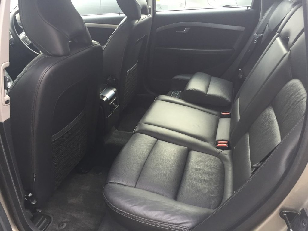 USED 2013 62 VOLVO XC70 2.4 D5 SE LUX AWD 5d 212 BHP DRIVERS SUPPORT PACK / FAMILY PACK