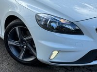 USED 2015 65 VOLVO V40 2.0 D2 R-DESIGN NAV 5d 118 BHP 