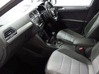 USED 2017 17 VOLKSWAGEN TIGUAN 2.0 R-LINE TDI BMT 4MOTION 5d 148 BHP SAT NAV HALF LEATHER CRUISE PAN ROOF PARK SENSORS TOWBAR
