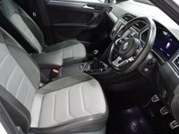 USED 2017 17 VOLKSWAGEN TIGUAN 2.0 R-LINE TDI BMT 4MOTION 5d 148 BHP SAT NAV HALF LEATHER CRUISE PAN ROOF PARK SENSORS TOWBAR