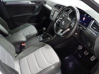 USED 2017 17 VOLKSWAGEN TIGUAN 2.0 R-LINE TDI BMT 4MOTION 5d 148 BHP SAT NAV HALF LEATHER CRUISE PAN ROOF PARK SENSORS TOWBAR