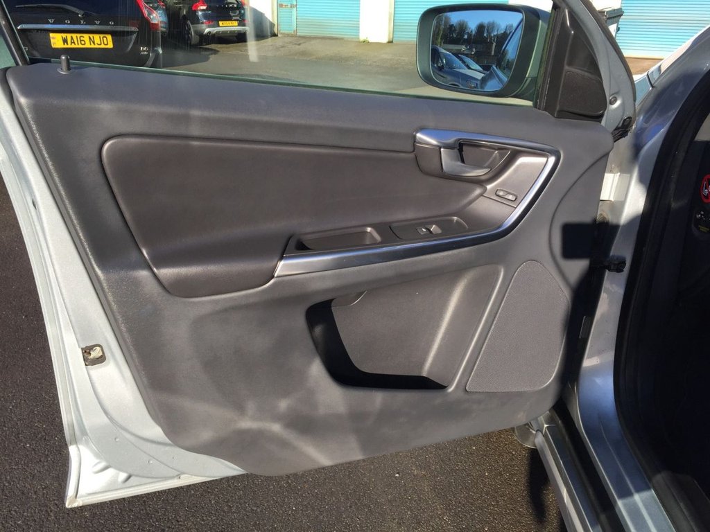USED 2012 62 VOLVO XC60 2.4 D5 R-DESIGN AWD 5d 212 BHP DAB + SAT NAV