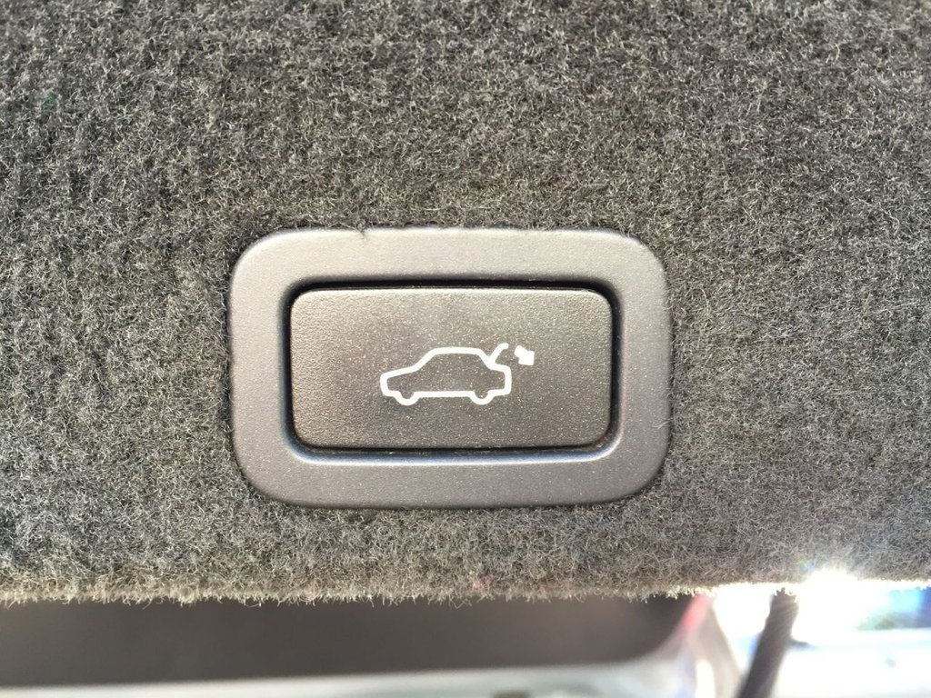 USED 2012 62 VOLVO XC60 2.4 D5 R-DESIGN AWD 5d 212 BHP DAB + SAT NAV