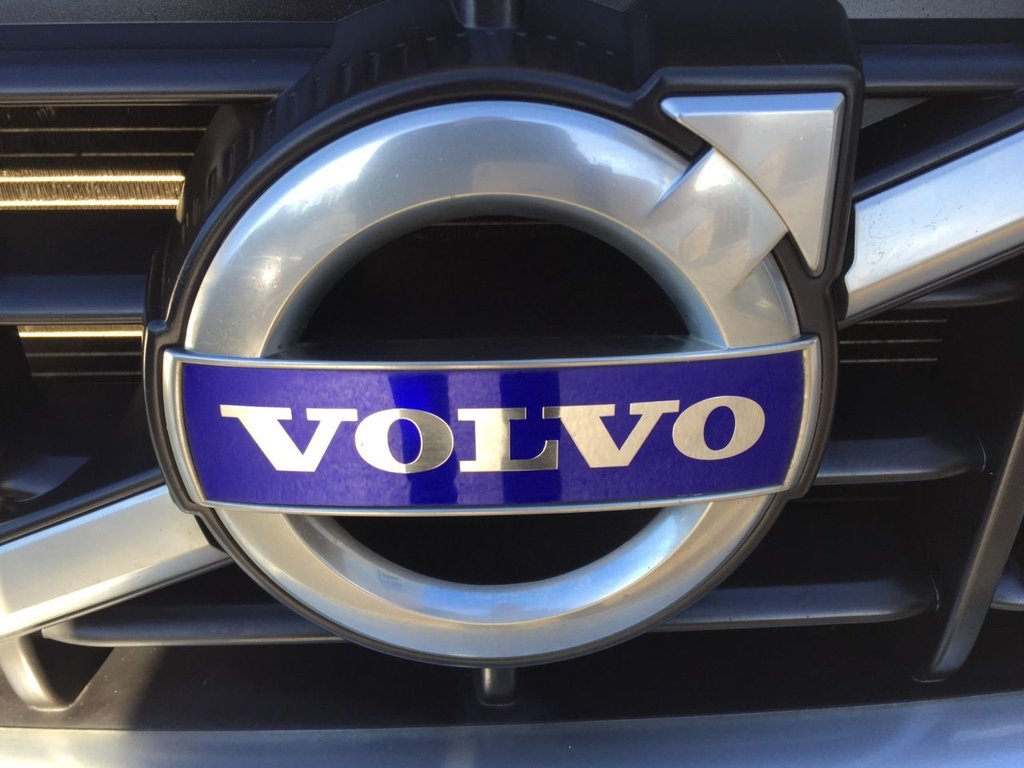 USED 2012 62 VOLVO XC60 2.4 D5 R-DESIGN AWD 5d 212 BHP DAB + SAT NAV