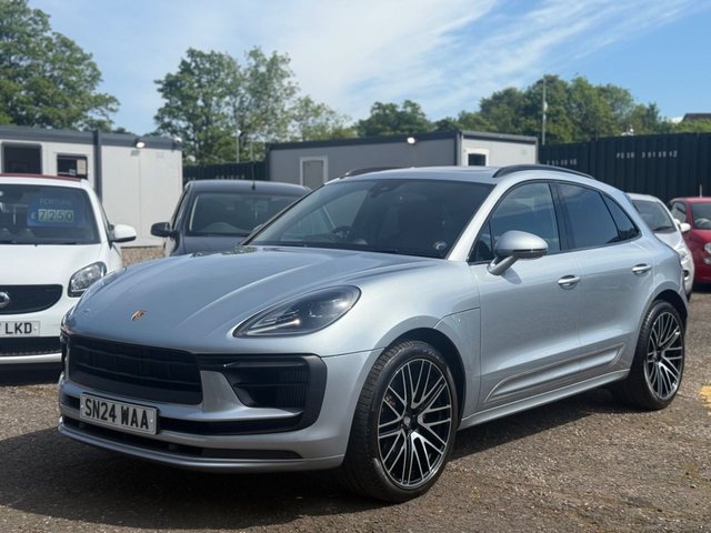 2024 PORSCHE MACAN - Photo 2